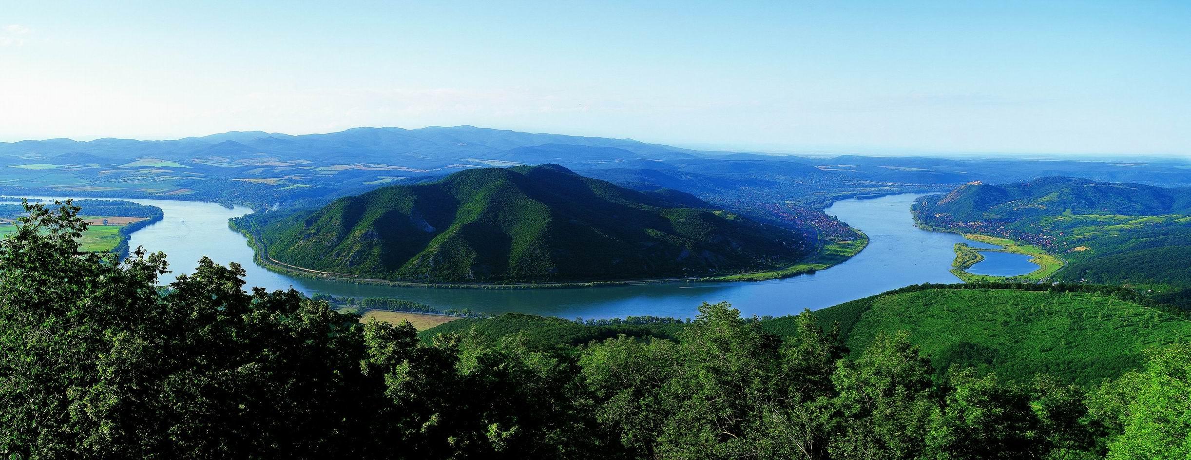 Озера восточной европы. Дунай Венгрия. Река Дунай. Венгрия Дунайская Излучина. Река Дунай Будапешт.