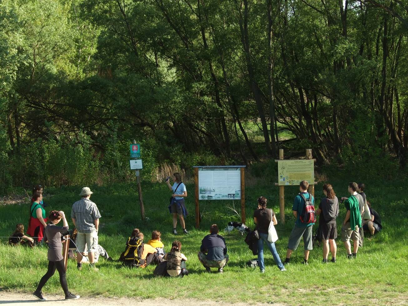 Excursion stops at info panel in Slovensko. (photo: Pavol Stranovský)