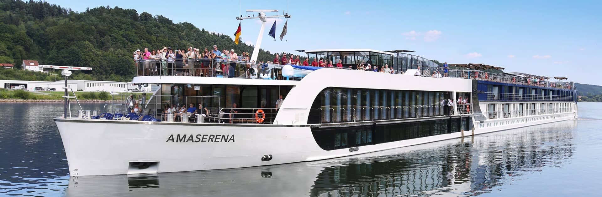 „average passenger of these cruise ships pay locally 6 euro per day ” (kép forrása: https://www.amawaterways.com/ships/amalea-river-cruise-ship )