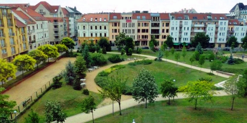 Részlet Ferencváros megújulásából: felújított és új épületek a Kerekerdő parknál